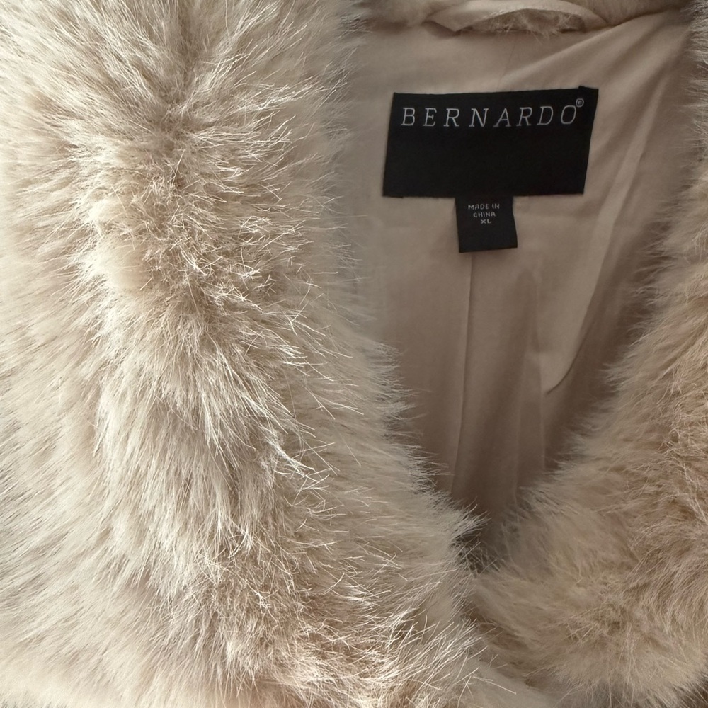 Gorgeous cream color faux fur coat NEW - Picture 8 of 9